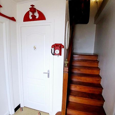 B&B Chez Annie Saint-Martin-de-Gurçon Exteriör bild