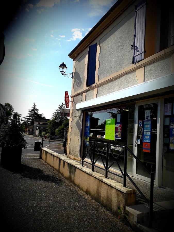 B&B Chez Annie Saint-Martin-de-Gurçon Exteriör bild