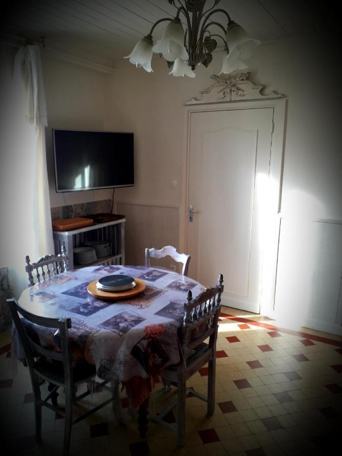 B&B Chez Annie Saint-Martin-de-Gurçon Exteriör bild